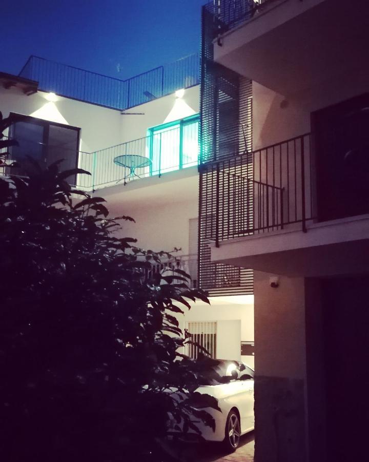 New Marina Apartments Torri Del Benaco Exterior photo
