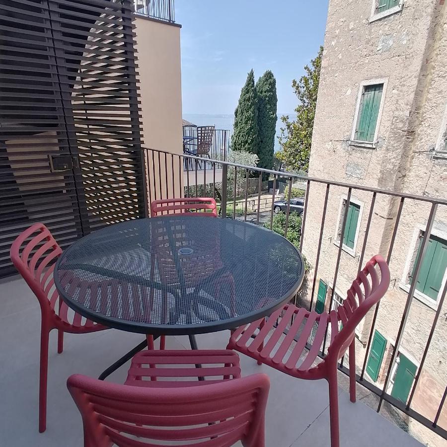 New Marina Apartments Torri Del Benaco Exterior photo